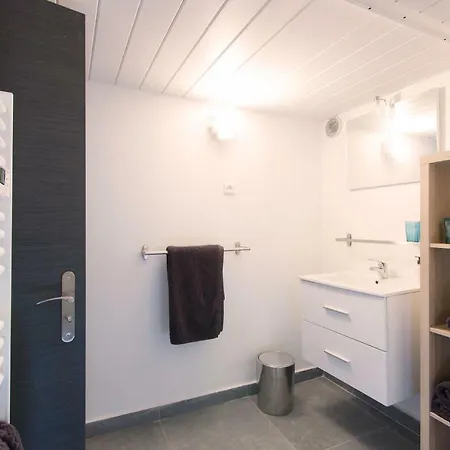 Le Petit Canut Apartment *